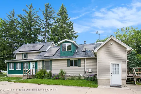1588 N Chipman Rd, Owosso, MI 48867