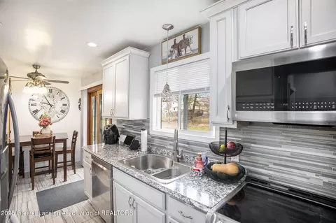 Kitchen - 532 E Cavanaugh Rd, Lansing, MI 48910 photo 2 of 2