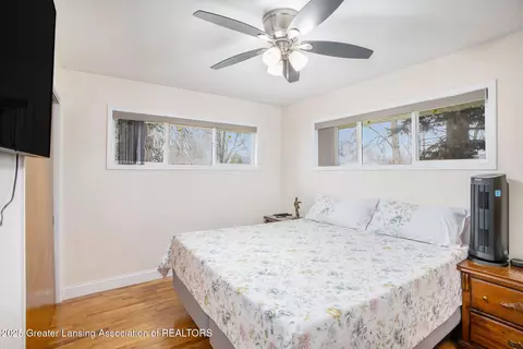 Bedroom - 532 E Cavanaugh Rd, Lansing, MI 48910 photo 2 of 3