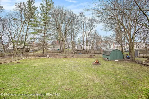 Exterior - 532 E Cavanaugh Rd, Lansing, MI 48910 photo 2 of 2