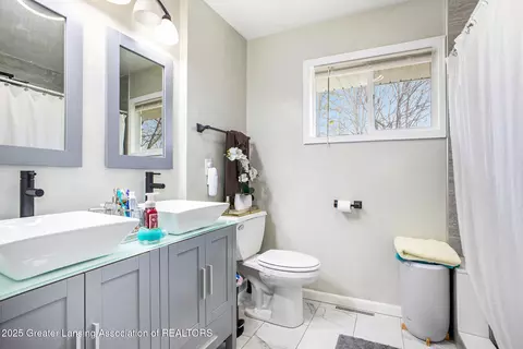 Bath - 532 E Cavanaugh Rd, Lansing, MI 48910 photo 1 of 1