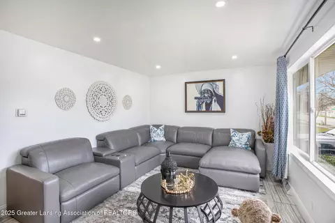 Living - 532 E Cavanaugh Rd, Lansing, MI 48910 photo 1 of 1