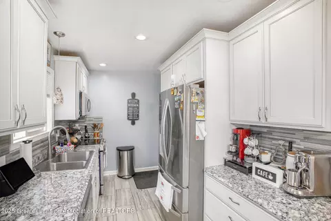 Kitchen - 532 E Cavanaugh Rd, Lansing, MI 48910 photo 1 of 2