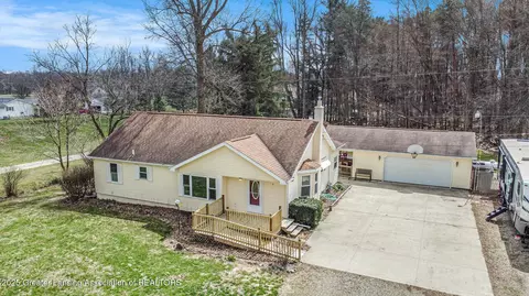 28798 H Dr N, Albion, MI 49224