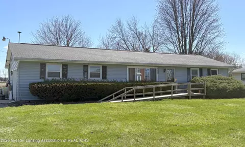 2122 E Vermontville Hwy, Charlotte, MI 48813
