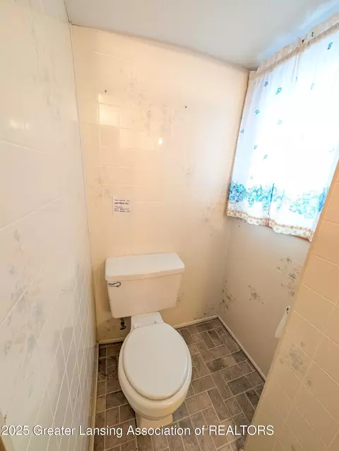 Bath - 2590 Park St, Lyons, MI 48851 photo 4 of 5