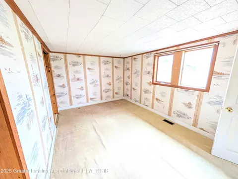 Bedroom - 2590 Park St, Lyons, MI 48851 photo 2 of 3