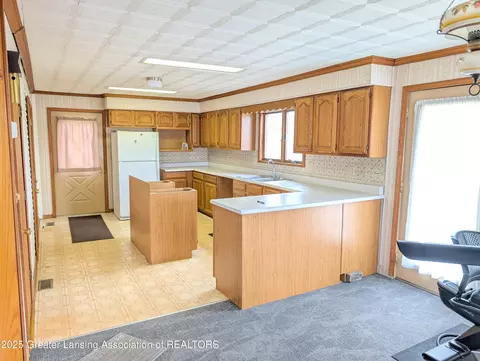 Kitchen - 2590 Park St, Lyons, MI 48851 photo 2 of 2