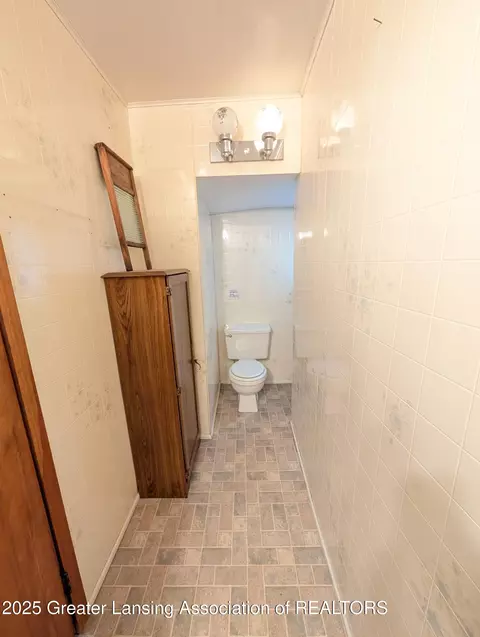 Bath - 2590 Park St, Lyons, MI 48851 photo 5 of 5