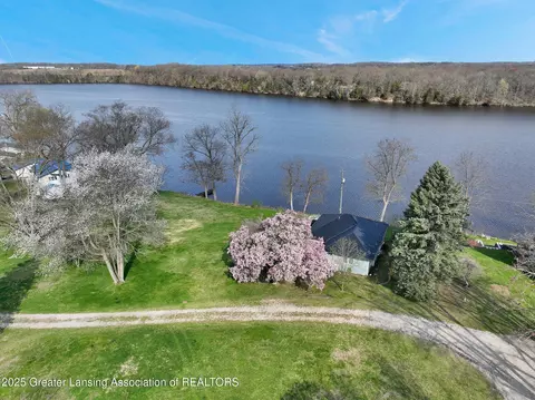 2590 Park St, Lyons, MI 48851