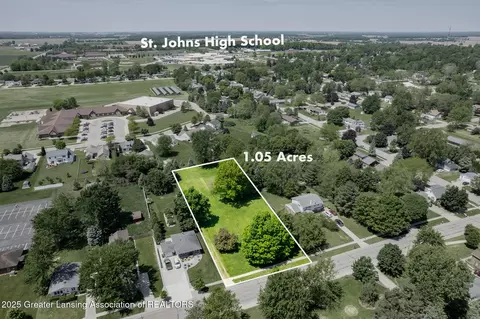 1304 S Oakland St, Saint Johns, MI 48879