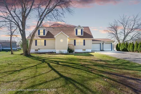 823 West St, Laingsburg, MI 48848