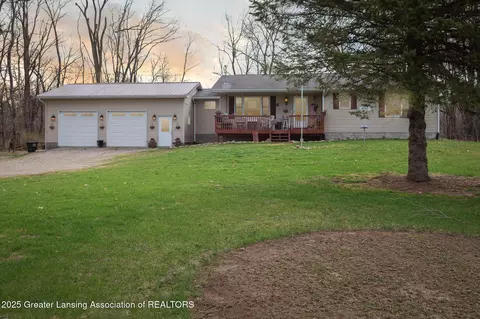 3005 Budd Rd, Stockbridge, MI 49285