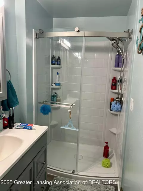 Bath - 711 E Center St, Ithaca, MI 48847 photo 1 of 2