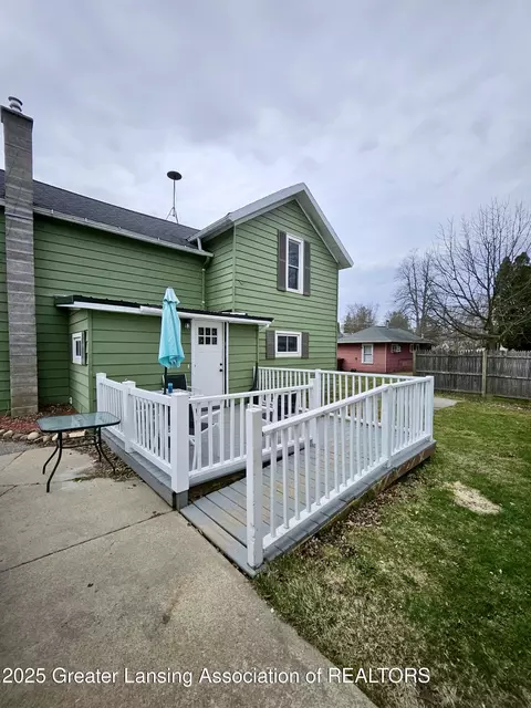 Exterior - 711 E Center St, Ithaca, MI 48847 photo 3 of 4