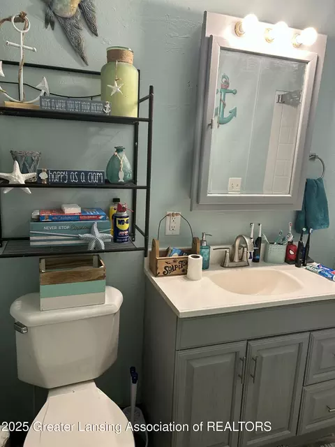 Bath - 711 E Center St, Ithaca, MI 48847 photo 2 of 2