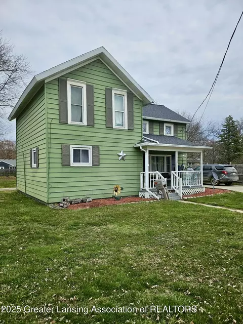 Exterior - 711 E Center St, Ithaca, MI 48847 photo 2 of 4