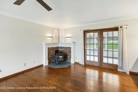 Living - 415 E Main St, Dewitt, MI 48820 photo 3 of 4