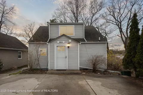 15454 Park Lake Rd, East Lansing, MI 48823