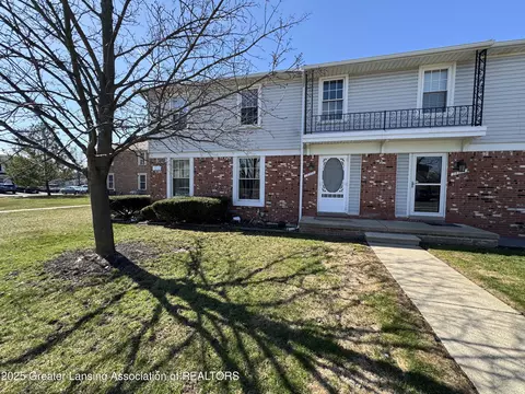 28306 Greenbriar Way, Brownstown, MI 48183