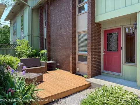 515 N Putnam St #B, Williamston, MI 48895