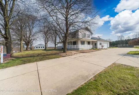 13577 Upton Rd, Bath, MI 48808