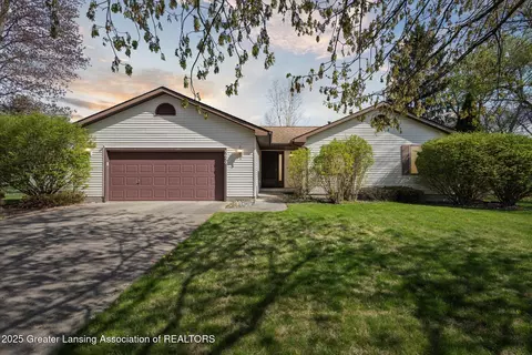 5650 Lochwoode Ct, Holt, MI 48842