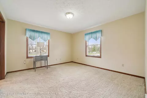 Bedroom - 333 Tanbark Dr, Dimondale, MI 48821 photo 2 of 4