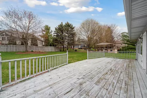 Exterior - 333 Tanbark Dr, Dimondale, MI 48821 photo 4 of 7