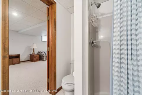 Bath - 333 Tanbark Dr, Dimondale, MI 48821 photo 7 of 7