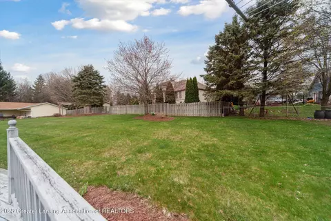 Exterior - 333 Tanbark Dr, Dimondale, MI 48821 photo 5 of 7