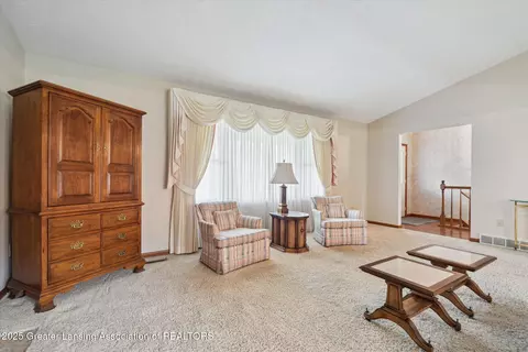 Living - 333 Tanbark Dr, Dimondale, MI 48821 photo 3 of 4