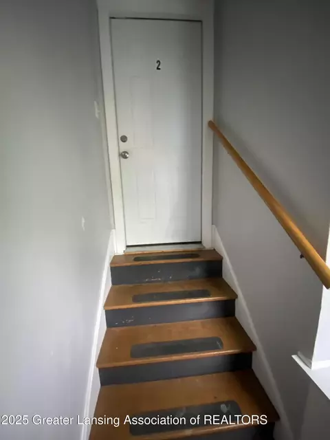 Entry Way - 408 Exchange St, Owosso, MI 48867 photo 8 of 12