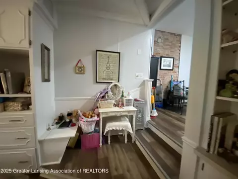 Entry Way - 408 Exchange St, Owosso, MI 48867 photo 3 of 12