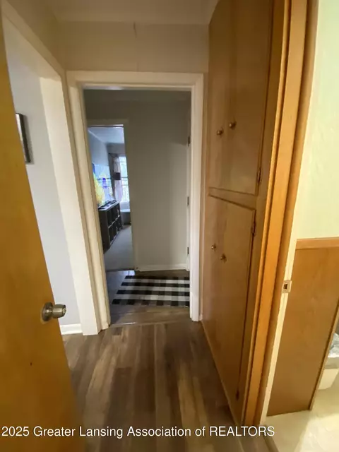 Entry Way - 408 Exchange St, Owosso, MI 48867 photo 9 of 12