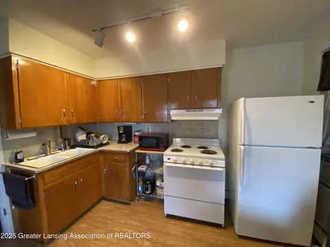 Kitchen - 408 Exchange St, Owosso, MI 48867 photo 6 of 7