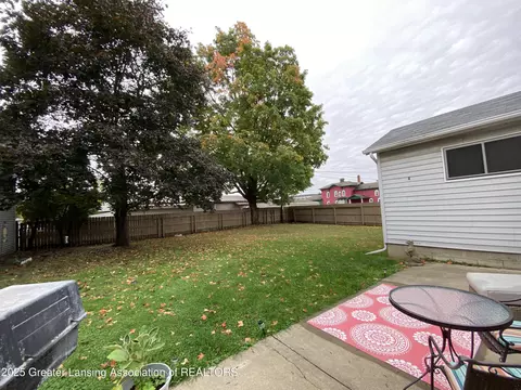 Exterior - 408 Exchange St, Owosso, MI 48867 photo 5 of 10