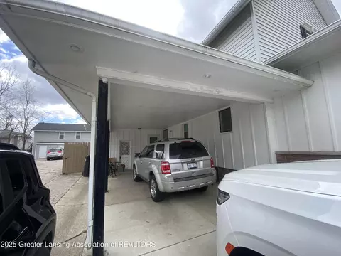 Exterior - 408 Exchange St, Owosso, MI 48867 photo 4 of 10