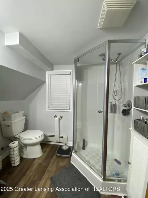 Bath - 408 Exchange St, Owosso, MI 48867 photo 2 of 8
