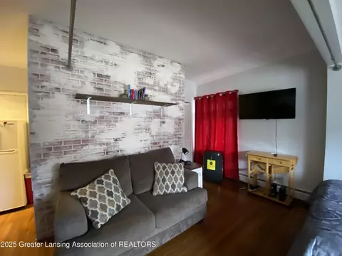 Living - 408 Exchange St, Owosso, MI 48867 photo 2 of 4