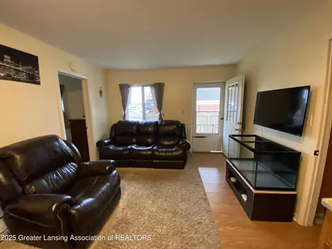Living - 408 Exchange St, Owosso, MI 48867 photo 4 of 4