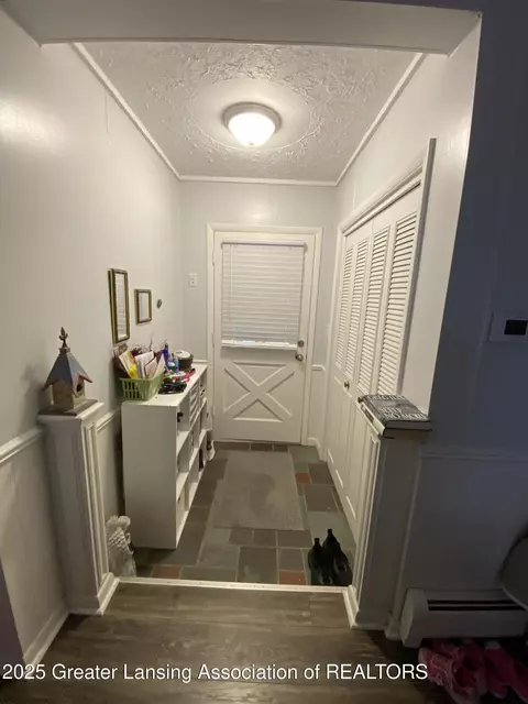 Entry Way - 408 Exchange St, Owosso, MI 48867 photo 2 of 12