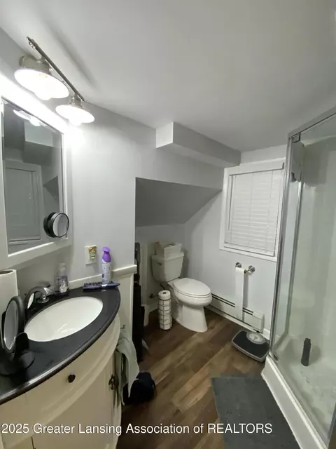 Bath - 408 Exchange St, Owosso, MI 48867 photo 1 of 8