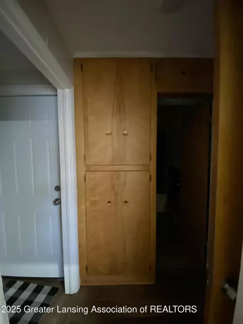 Entry Way - 408 Exchange St, Owosso, MI 48867 photo 11 of 12
