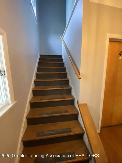 Entry Way - 408 Exchange St, Owosso, MI 48867 photo 7 of 12