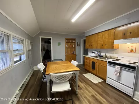 Kitchen - 408 Exchange St, Owosso, MI 48867 photo 3 of 7