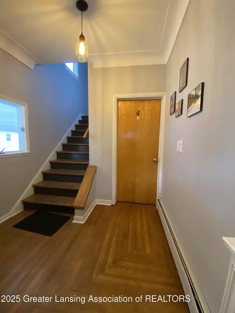 Entry Way - 408 Exchange St, Owosso, MI 48867 photo 5 of 12