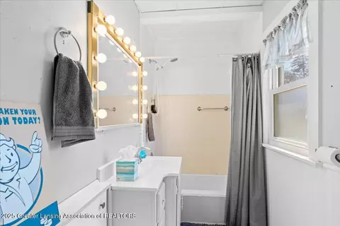 2434 Forest Rd, Lansing, MI 48910 photo 10