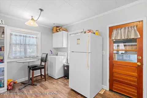 2434 Forest Rd, Lansing, MI 48910 photo 7