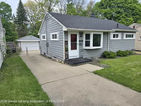 2032 Hillcrest St, Lansing, MI 48910